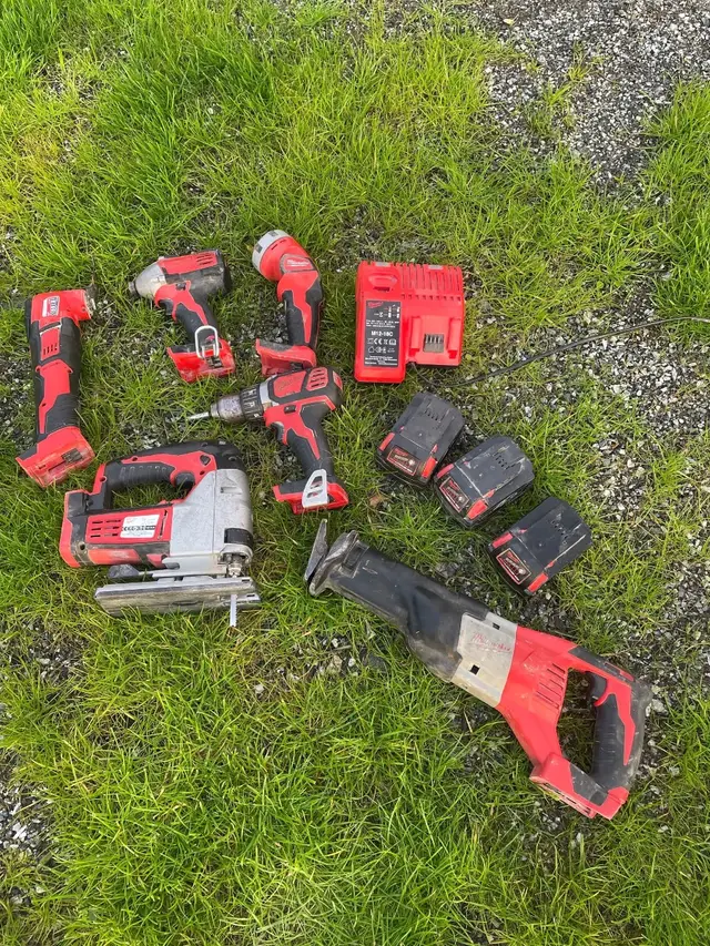 Milwaukee M18 verktøypakke – drill, sager, multiverktøy + 3 batterier