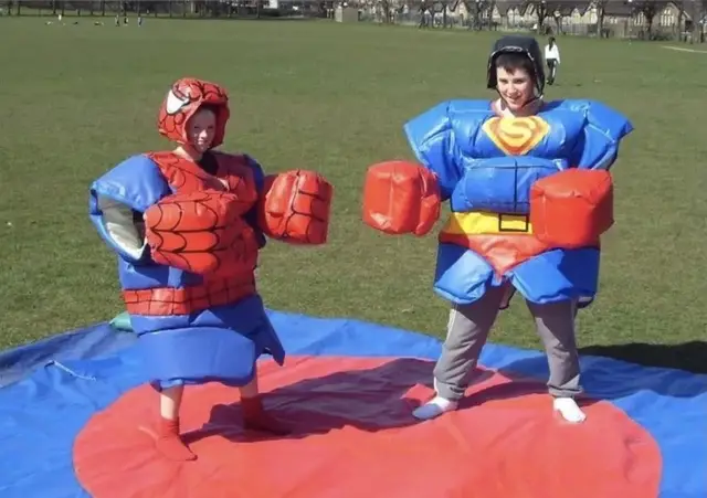 Superhelt Sumo for Barn