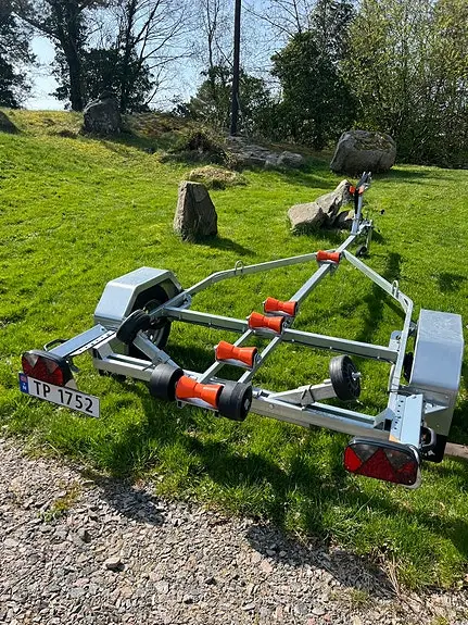Til leie: Båthenger 750 kg - 17 fot