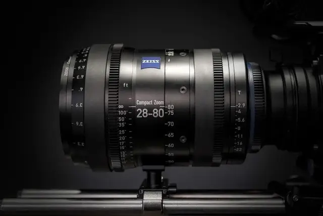 Zeiss Compact Zoom CZ2 28-80mm T2.9 PL & EF mount til leie i Oslo (generelt)