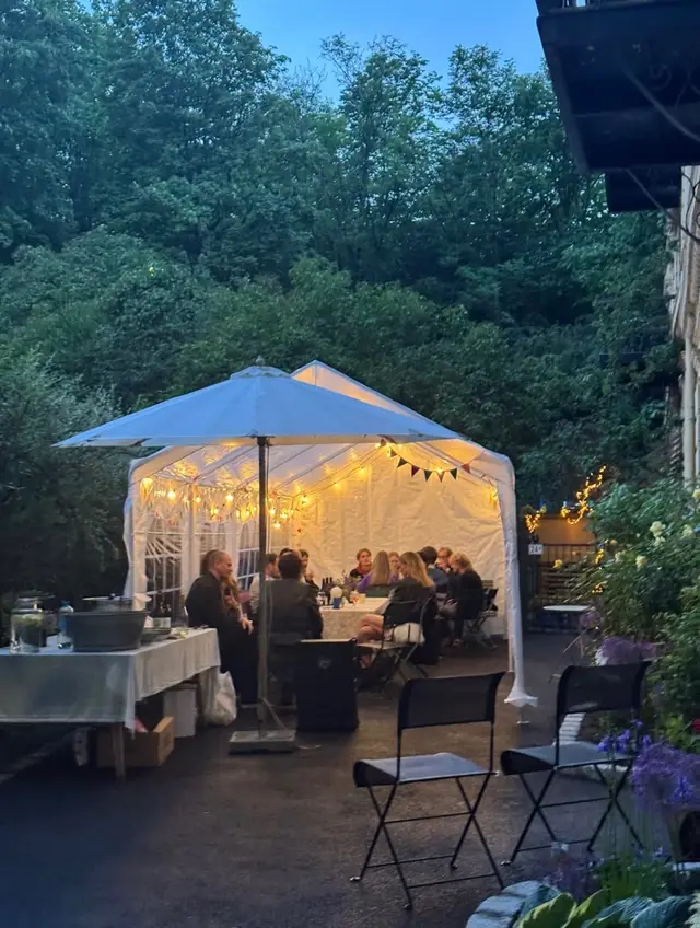 Hvitt partytelt med vinduer 3x8m- utleie
