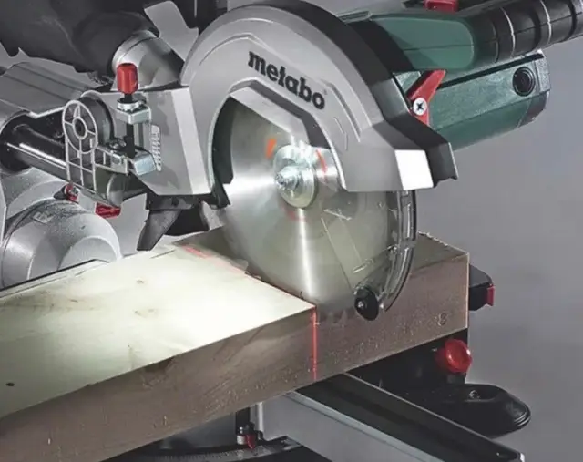 Kapp- og gjærsag - Metabo KGS 216 M