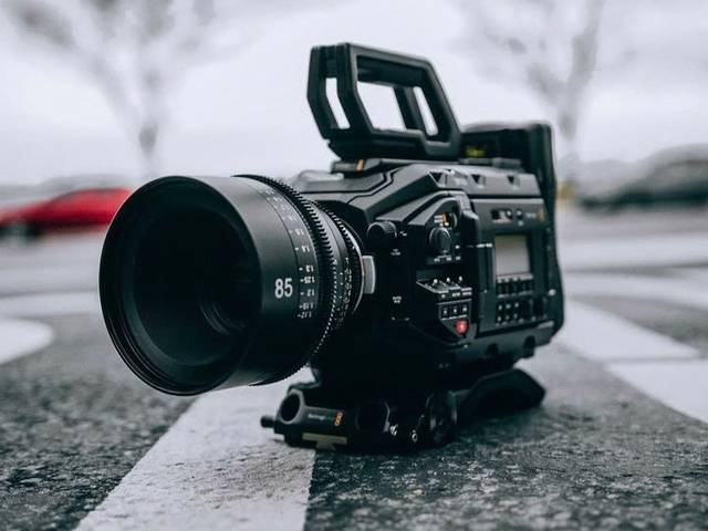 Blackmagic URSA 12K med 24, 35, 50 & 85mm Rokinon til leie i Oslo (generelt)